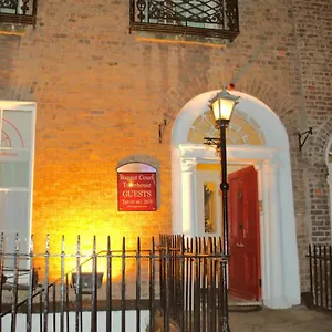 https://baggot-court-townhouse-guest-house.dublin-hotelsweb.com